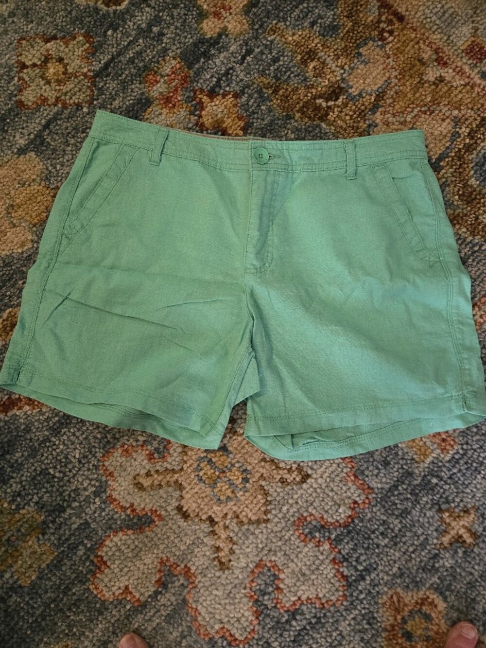 Women's Bandolino green shorts, linen blend, size 10, never worn (only washed)